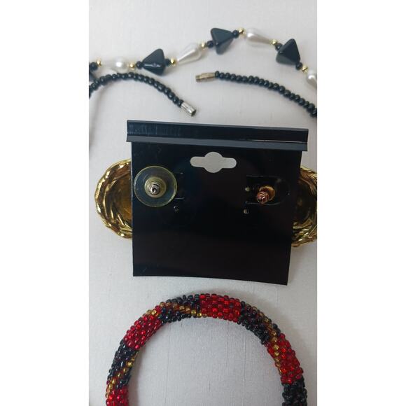 VTG 3-piece Combo: Beaded Necklace & Bracelet and Gold Tone Earrings - Picture 3 of 6